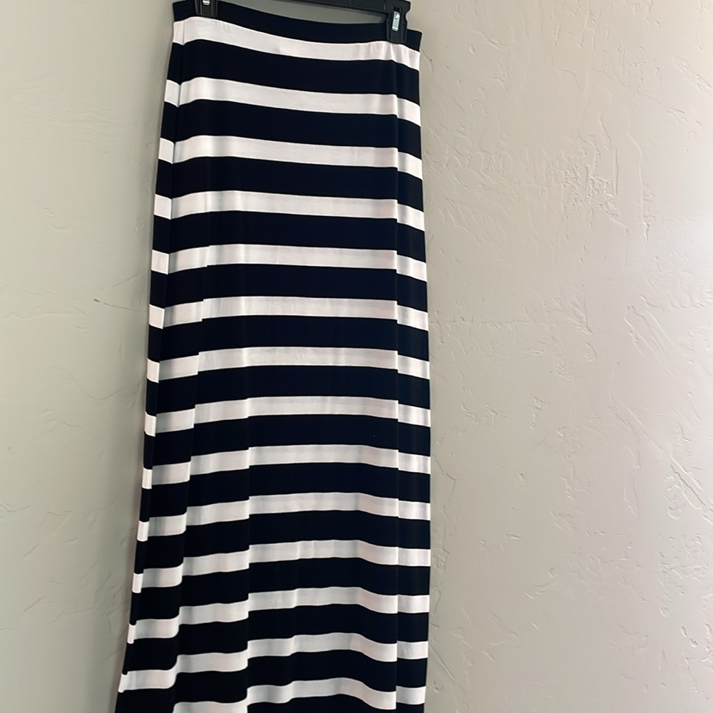 White House Black Market Skirt - Picture 2 of 4